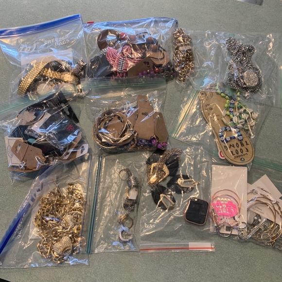 Assorted Jewelry Collection - Picture 12 of 13